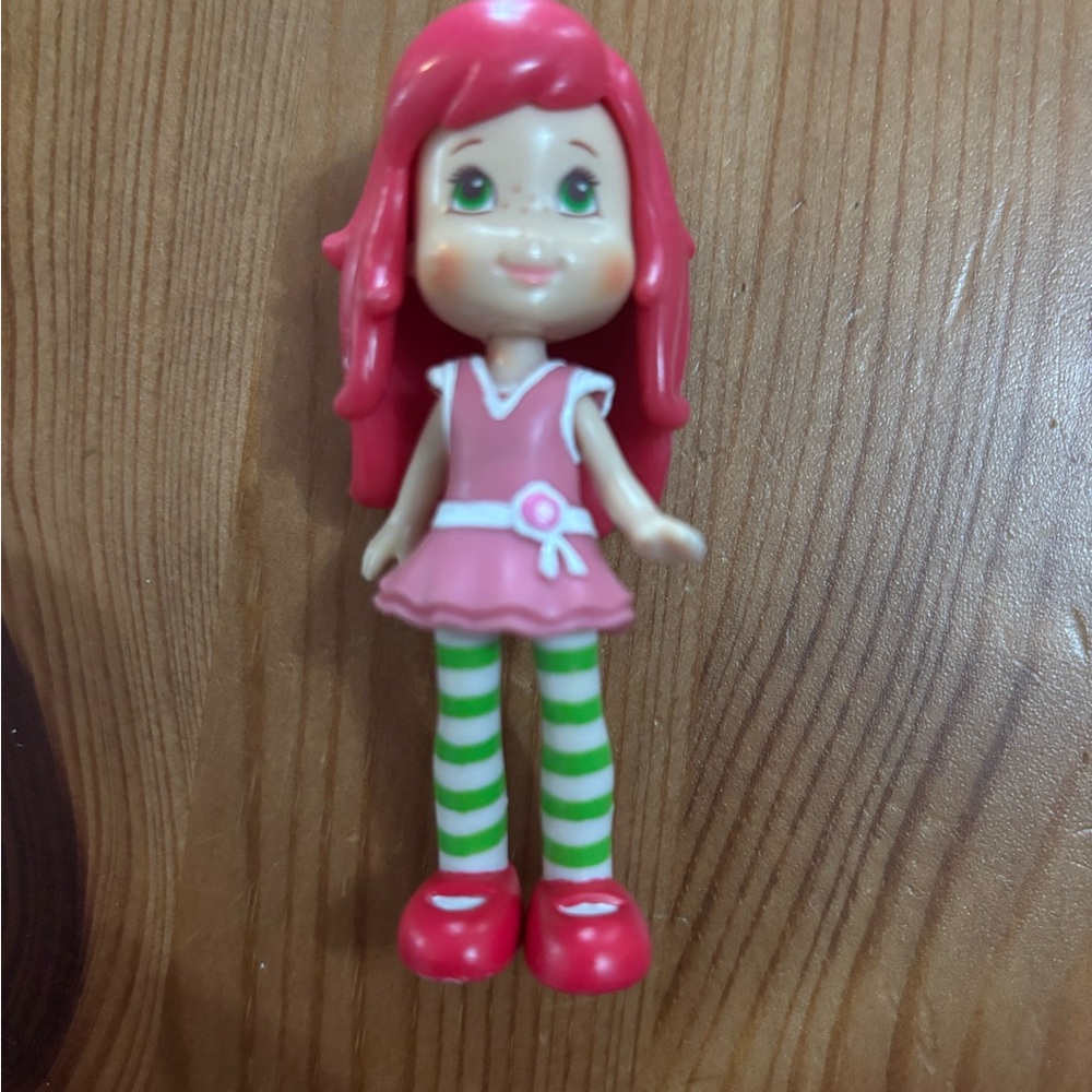 Vintage Hasbro 2010 Strawberry Shortcake Berry Bitty Market doll